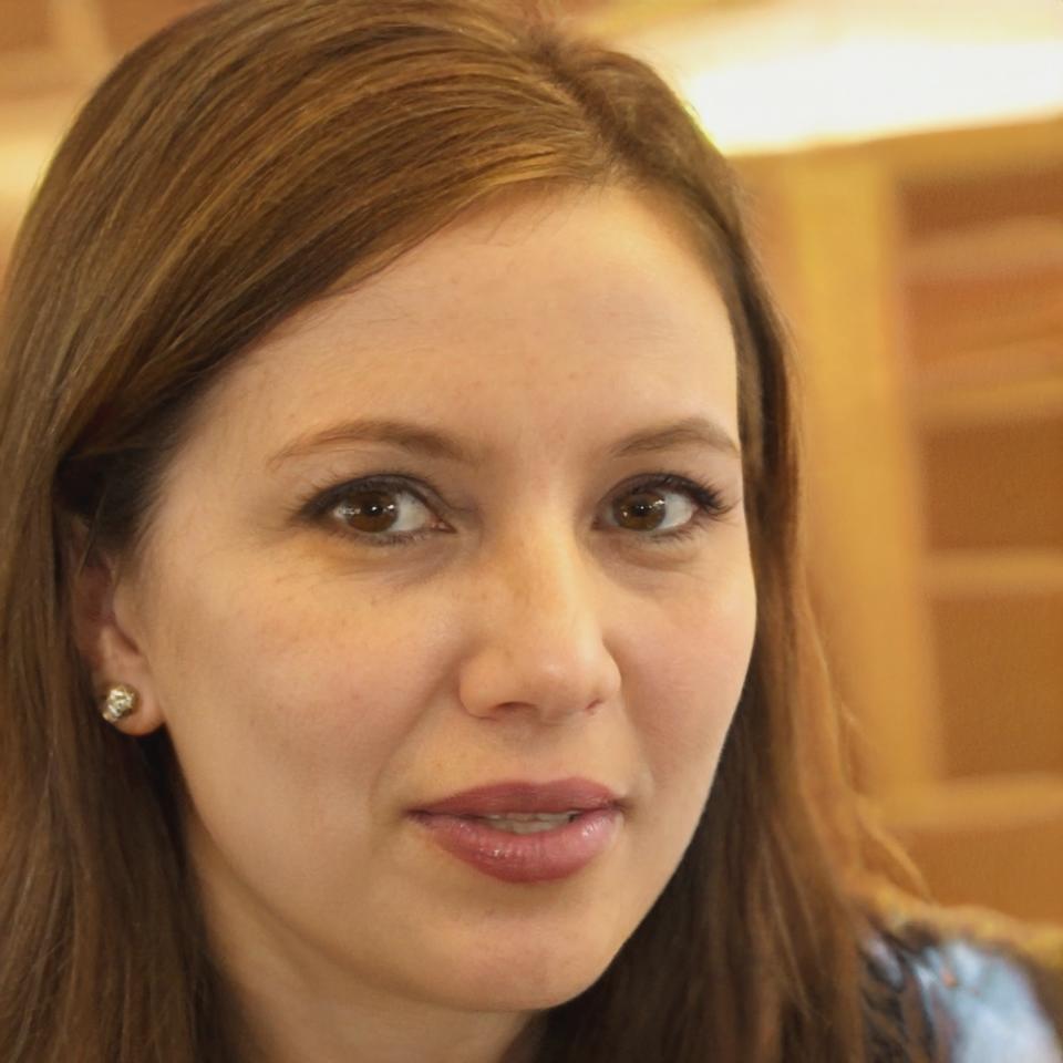 Retrato de Esperanza Valdés, contadora especializada en finanzas personales